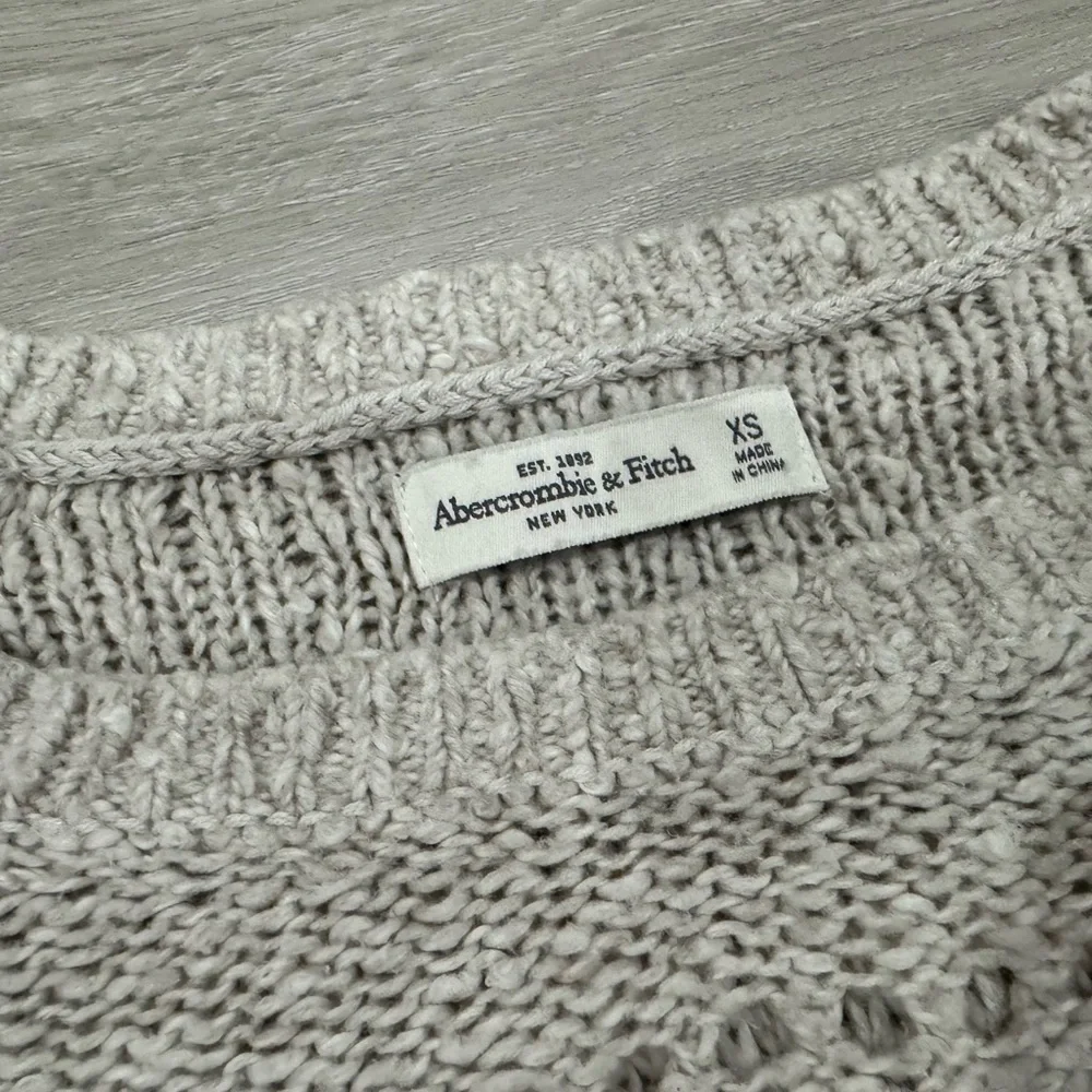 Abercrombie & Fitch Crewneck Sweater Eyelet Knit Design Oatmeal Beige Color - XS - Picture 5 of 7